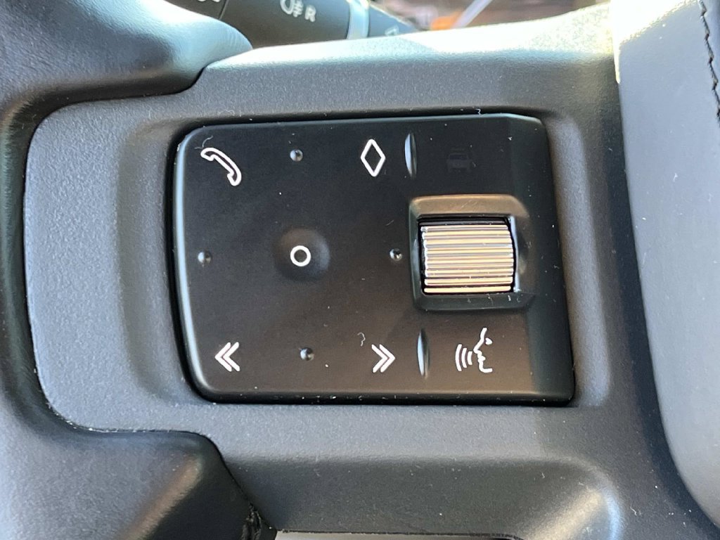 Used 2023 Land Rover Defender 110 X-Dynamic SE AWD/4WD image 37