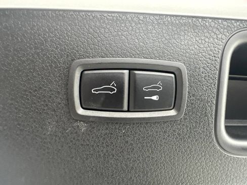 Certified 2023 Porsche Macan AWD/4WD image 21
