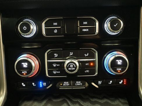 Used 2021 GMC Yukon Denali image 16