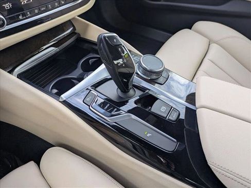 Used 2018 BMW 530i w/ Premium Package image 12