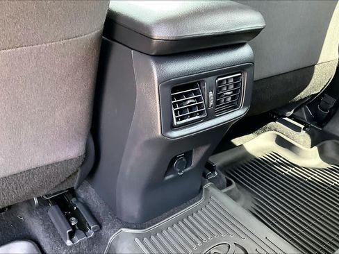 Used 2022 Toyota RAV4 LE AWD/4WD image 33
