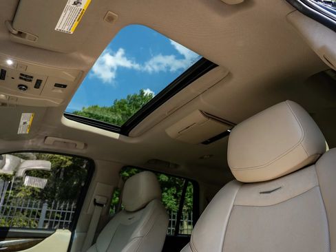 Used 2019 Cadillac Escalade Premium Luxury AWD/4WD image 12