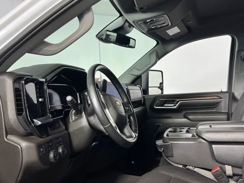 Used 2024 Chevrolet Silverado 3500 LT image 21