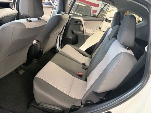 Used 2014 Toyota RAV4 LE FWD image 21