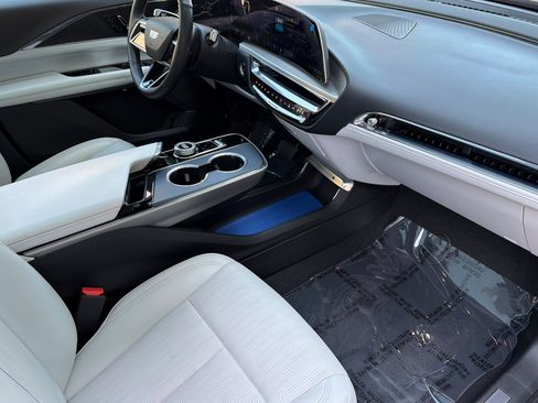 Used 2024 Cadillac Lyriq Sport RWD image 15