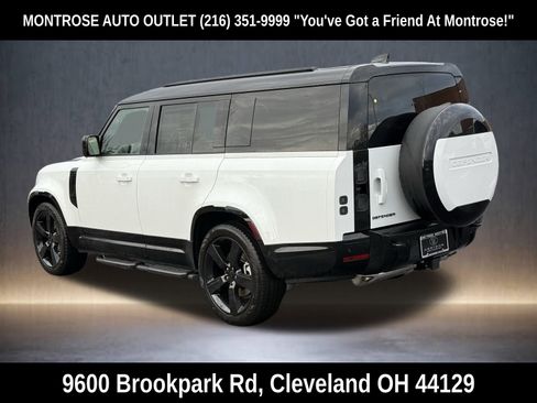 New 2026 Land Rover Defender 130 X-Dynamic SE image 3