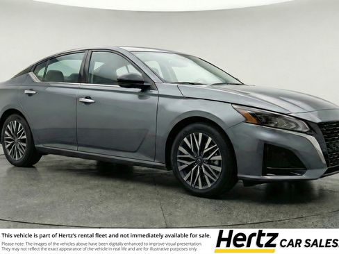Used 2025 Nissan Altima 2.5 SV image 1