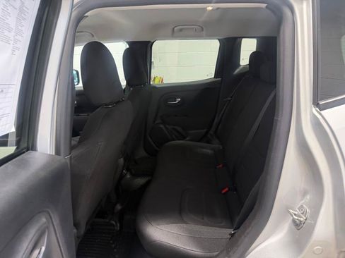 Used 2020 Jeep Renegade Latitude w/ Cold Weather Group AWD/4WD image 17