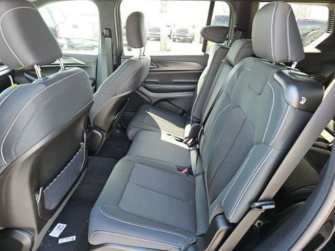 New 2026 Jeep Grand Cherokee L 4WD image 17