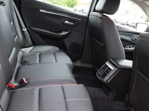 Used 2018 Chevrolet Impala Premier w/ Premier Confidence Package FWD image 16
