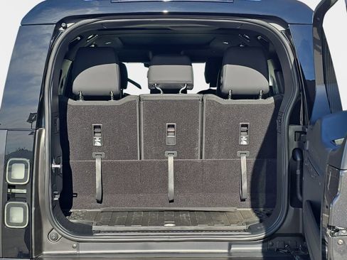 New 2026 Land Rover Defender 130 X-Dynamic SE image 14