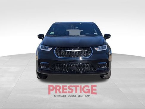 New 2026 Chrysler Pacifica Limited image 2