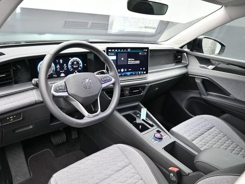 Used 2025 Volkswagen Tiguan S FWD image 9