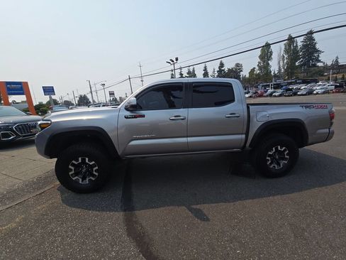 Used 2020 Toyota Tacoma TRD Off-Road w/ TRD Premium Off Road Package AWD/4WD image 4