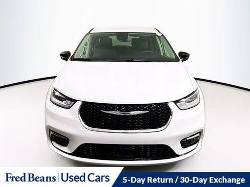 Used 2024 Chrysler Pacifica Limited FWD image 2
