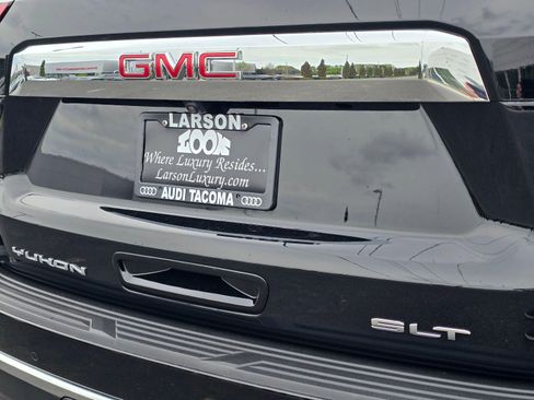 Used 2024 GMC Yukon SLT w/ SLT Luxury Package AWD/4WD image 36