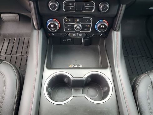 Used 2022 Chevrolet Suburban RST w/ Sport Performance Package image 40