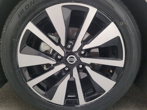 Used 2022 Nissan Sentra SV w/ SV Premium Package FWD image 31
