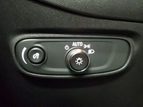 Used 2023 Chevrolet Equinox LS image 29