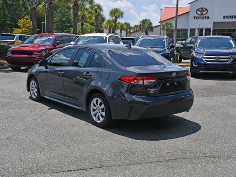 Used 2024 Toyota Corolla LE FWD image 3