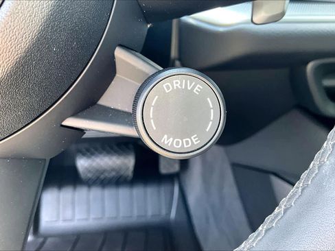 Used 2025 Porsche Cayenne AWD/4WD image 36
