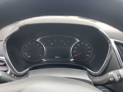 Used 2023 Chevrolet Equinox LT image 3