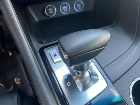 Used 2025 Genesis G70 2.5T image 41