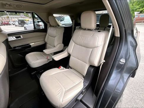 Used 2020 Ford Explorer Platinum w/ Premium Technology Package AWD/4WD image 28