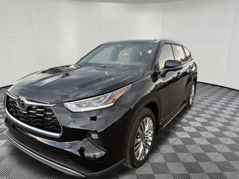 Used 2026 Toyota Highlander Platinum AWD/4WD image 3