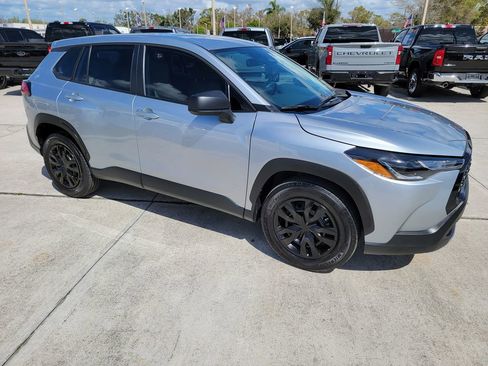 Used 2025 Toyota Corolla Cross L image 7