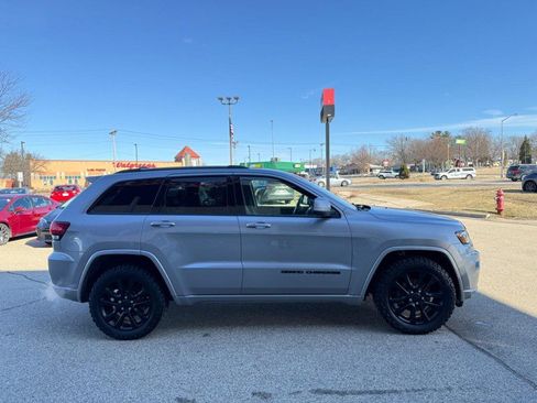 Used 2020 Jeep Grand Cherokee Altitude image 4