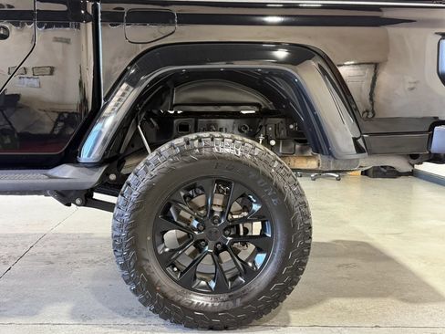 Used 2022 Jeep Gladiator Overland AWD/4WD image 13