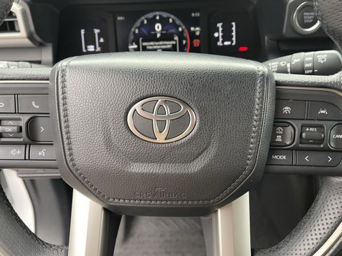 Certified 2026 Toyota 4Runner SR5 AWD/4WD image 18