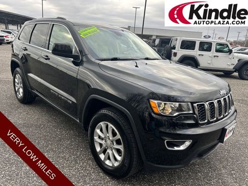 Used 2021 Jeep Grand Cherokee Laredo image 1
