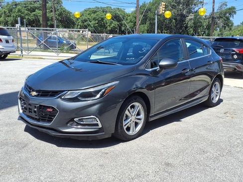Used 2017 Chevrolet Cruze LT w/ Convenience Package FWD image 3