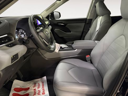 Used 2026 Toyota Highlander XLE AWD/4WD image 15