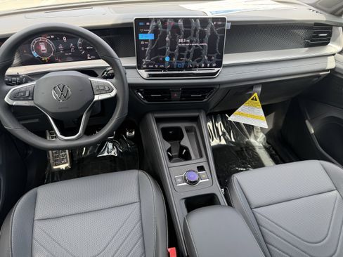 New 2026 Volkswagen Tiguan SE R-Line FWD image 12