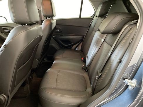 Used 2022 Chevrolet Trax LT w/ LT Convenience Package image 28