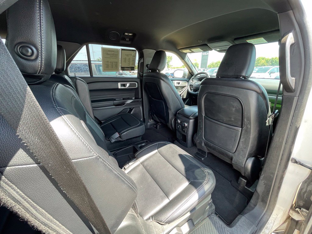 Used 2020 Ford Explorer XLT w/ Equipment Group 202A AWD/4WD image 27