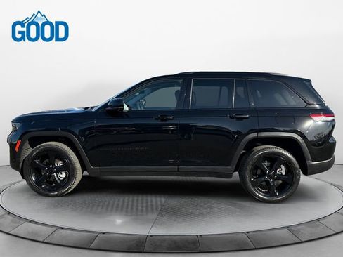 Used 2023 Jeep Grand Cherokee Limited w/ Luxury Tech Group II image 2