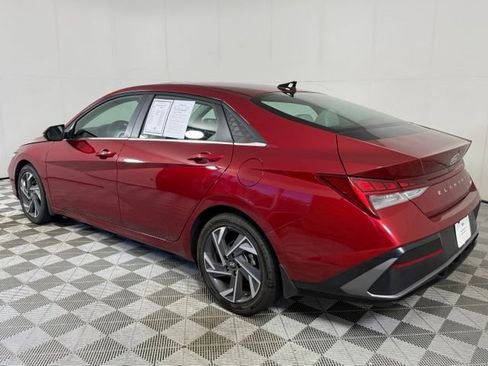 Used 2026 Hyundai Elantra Limited FWD image 5
