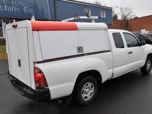 Used 2015 Toyota Tacoma Base 4x2 4dr Access Cab 6.1 ft w/ Convenience Package image 6