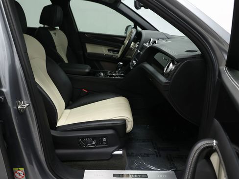 Used 2019 Bentley Bentayga image 86