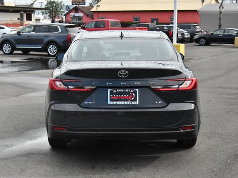 Used 2025 Toyota Camry LE image 7