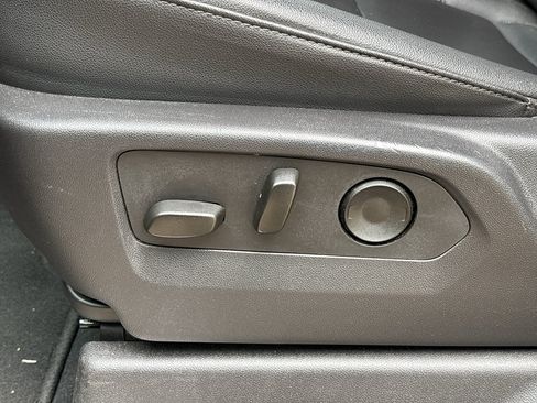 Used 2025 GMC Sierra 1500 SLT RWD image 15