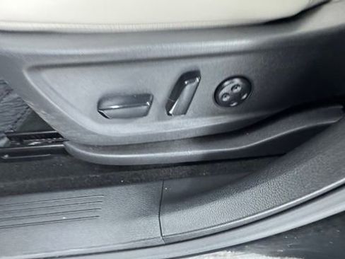 Used 2023 Nissan Ariya FWD image 11