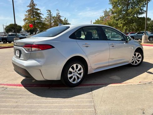 Used 2025 Toyota Corolla LE FWD image 6