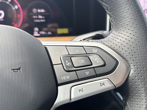 New 2026 Volkswagen Tiguan SEL R-Line AWD/4WD image 32