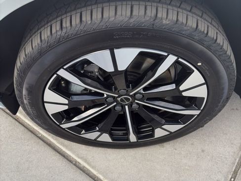 New 2026 Volvo XC60 T8 Plus w/ Protection Package Premier image 23