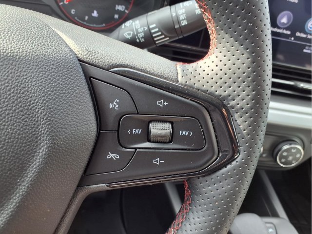 Certified 2024 Chevrolet Trax RS w/ Sunroof Package FWD image 11